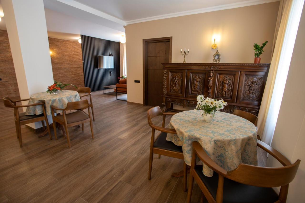 Hotel Inside Kazbegi Exterior photo